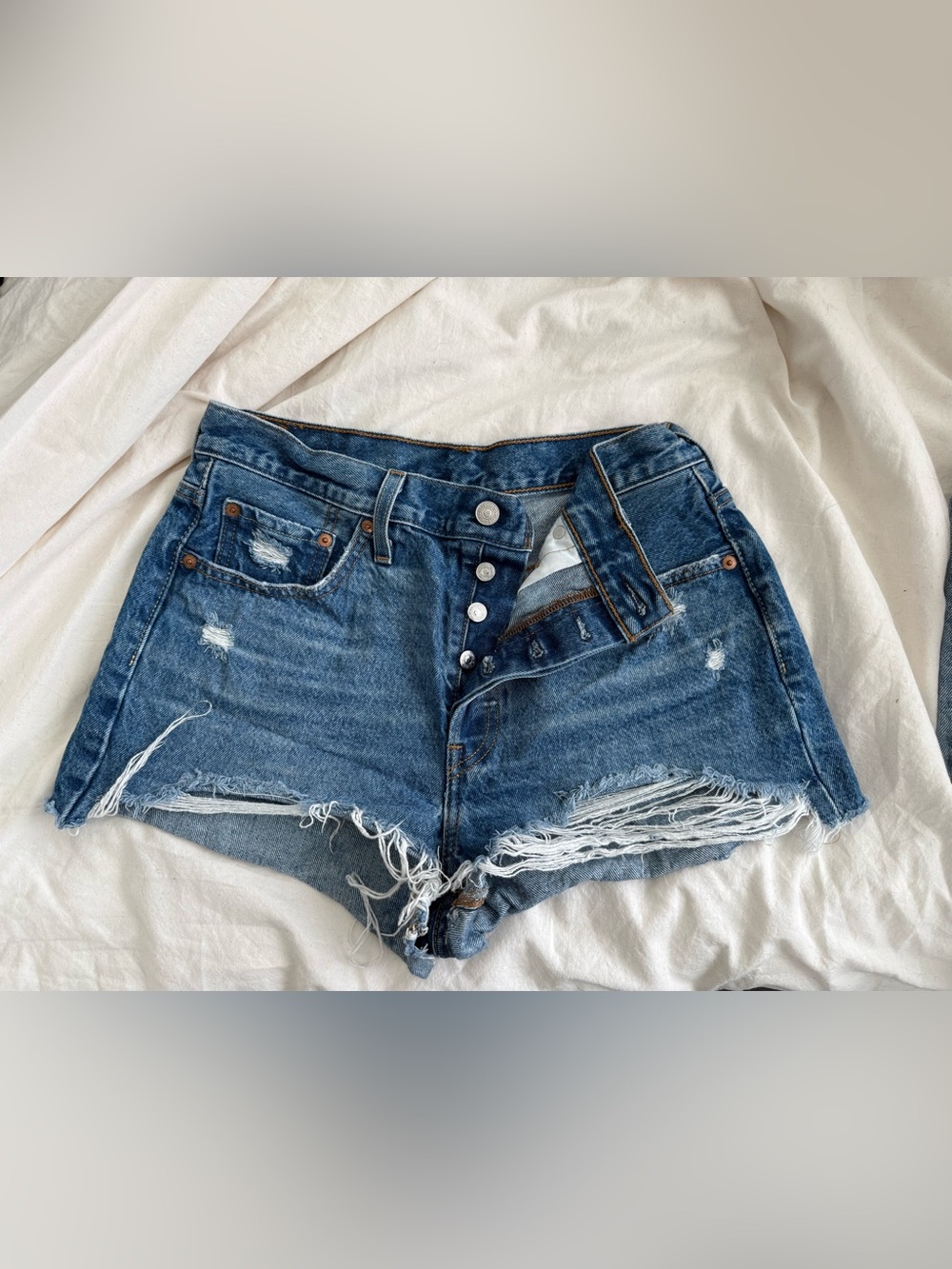 Levi’s 501 Original High Rise Distressed Cutoff Denim Shorts Medium Wash W29